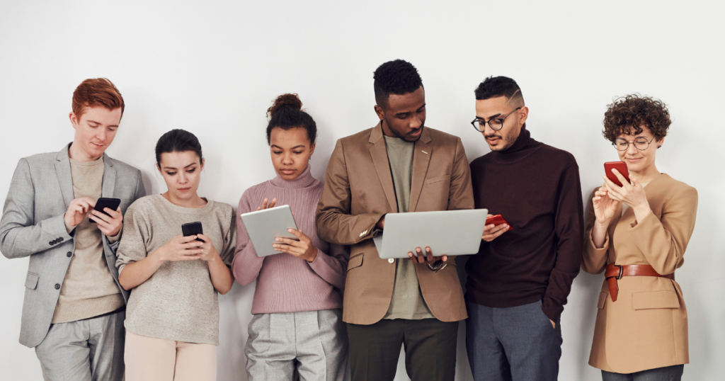 Menschen mit verschiedenen Berufen und Professionellen Online Auftritten