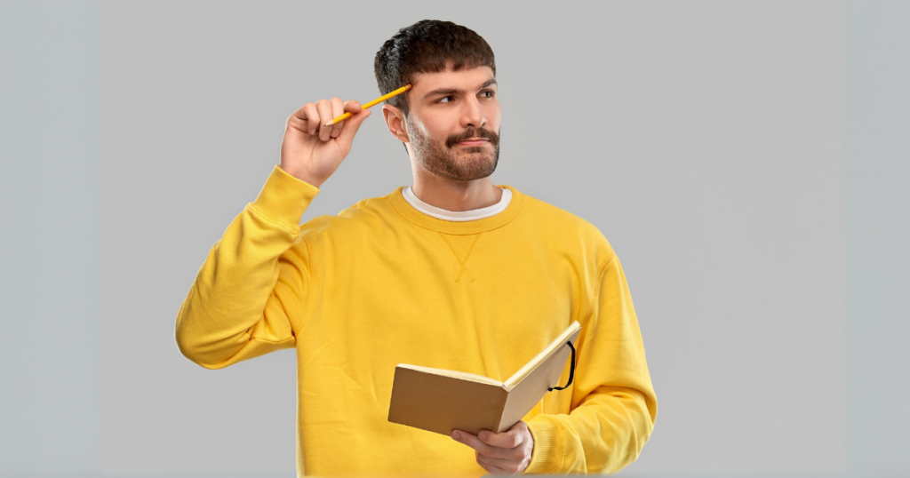 Mann der Motivation überlegt für KI Bewerbung